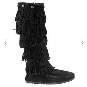 Minnetonka 5-Layer Fringe Boots
